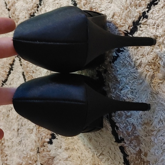 New Never Worn Lulu Townsend 4" Satin Black Heels - Picture 2 of 4
